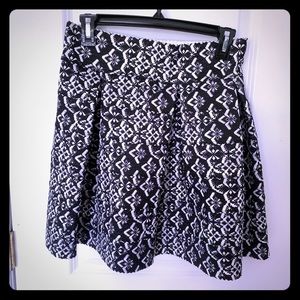 Xhilaration Structured Pleaded Skirt. Size large.